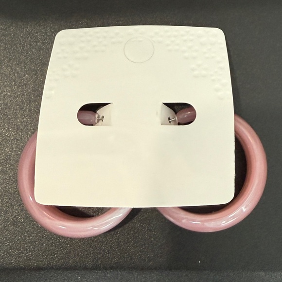 🚨3 for $16🚨 MINT - Pink Hoop Earrings - Picture 4 of 4